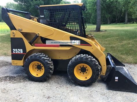 cat 252b weight